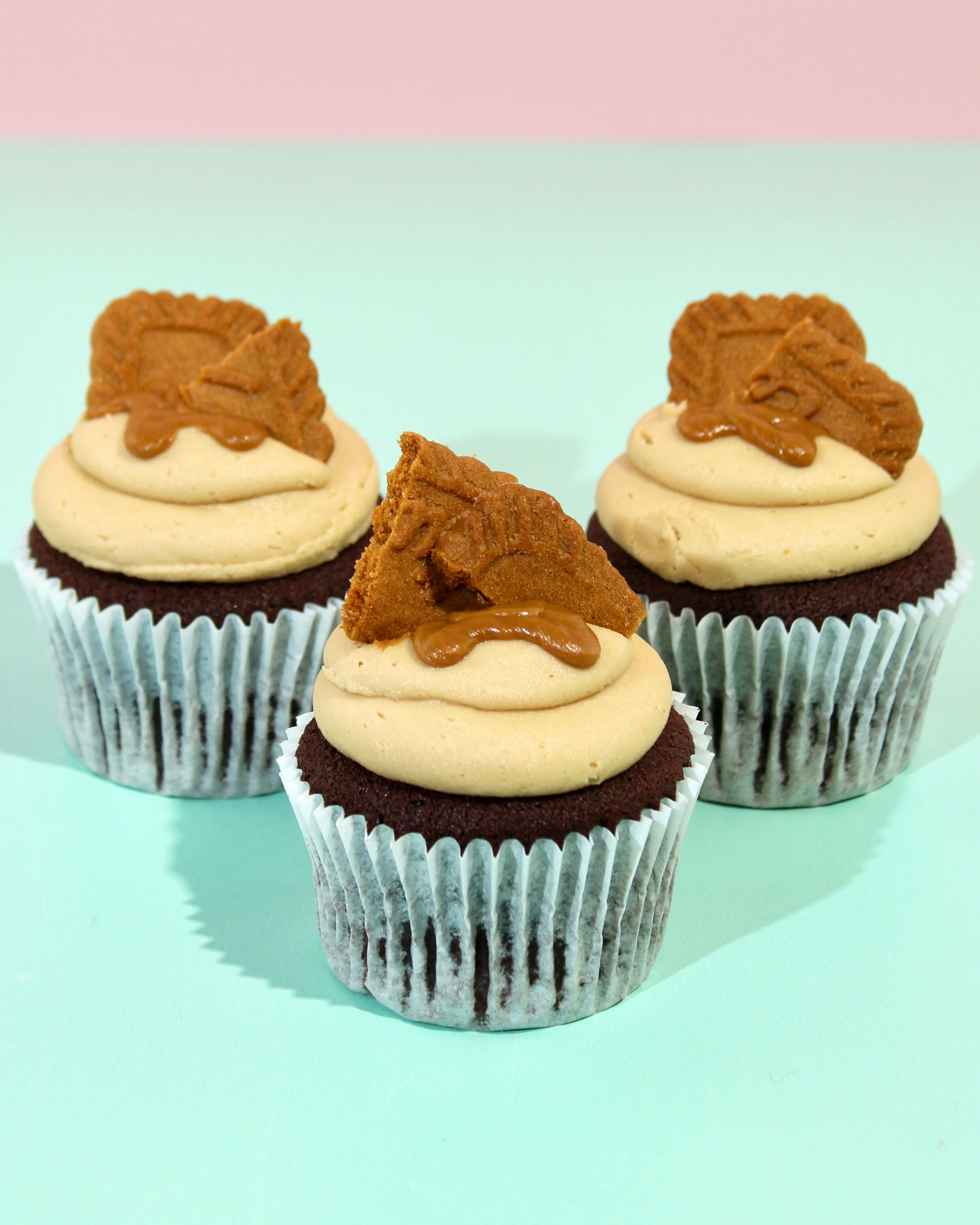 Caramel biscuit cupcakes with Biscoff topping